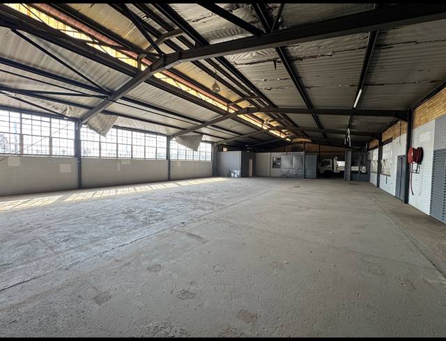 1,200M² WAREHOUSE FOR SALE IN ROODEPOORT CENTRAL